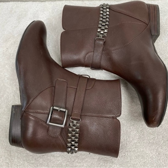 Le Saunda Women's Brown Leather Studded Flat Pull On Bootie Size 5 Classic Boho - Picture 4 of 16